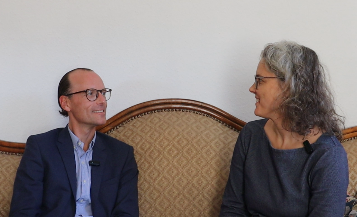 Auf dem Sofa: Matthias Gierke im Interview mit Eva Raabe